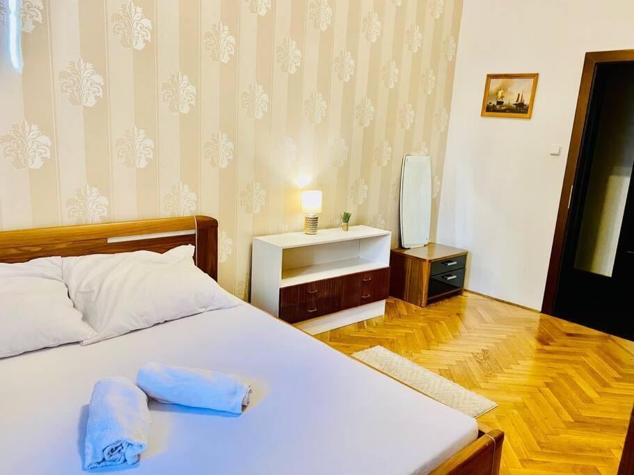Hotel Apartment In Prague 2 Square Extérieur photo
